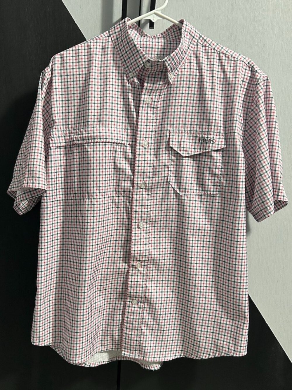 HUK Tide Point Woven Pink/Gray/White Plaid SS Fishing Shirt Vented Men's M